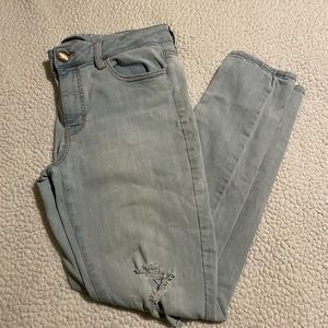 light wash ripped skinny jeans